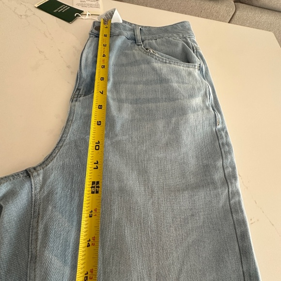 Halara Mid Rise Straight Leg Washed Casual Jeans with Pockets NWT Size Medium - Picture 7 of 7